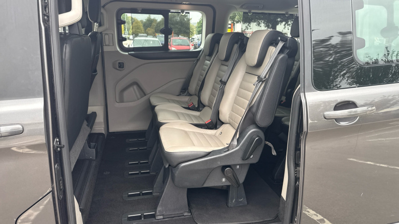 Ford Tourneo Custom Transit Custom Tourneo L2 Diesel Fwd 2.0 EcoBlue 150ps Low Roof 8 Seater Titanium